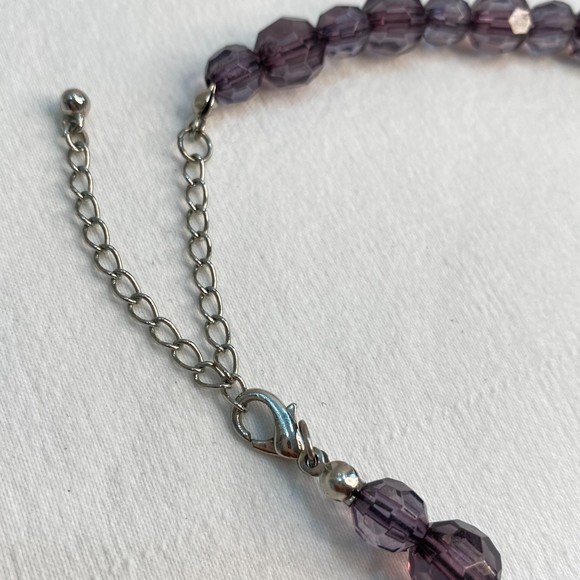 Faceted Bead Necklace Plum Purple Lucite Plastic Graduated - Picture 5 of 5